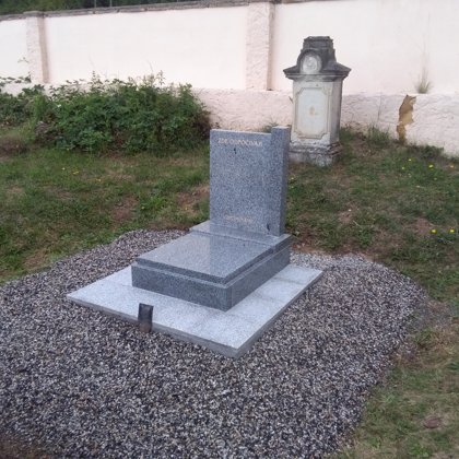 Vzor č. 21 - Urnový pomník Vápenice se sloupkem