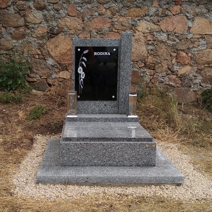 Vzor č. 27 - Urnový pomník 70x90 Vahlovice se sloupkem