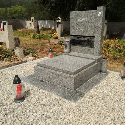 Vzor č. 4 - Urnový pomník Vahlovice se sloupkem, vel. 70x90, chodníčky a obrubníčky