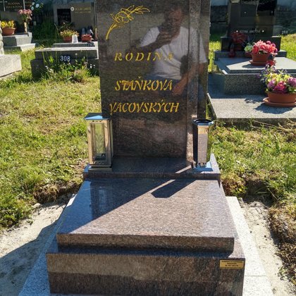 Vzor č. 30 - Urnový pomník vel. 60x70 Lilla Gerais, chodníčky Vápenice 