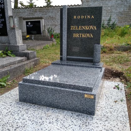 Vzor č. 36 - urnový pomník velikosti 70 x 90 z české žuly Vahlovice, tělo Impala, váza kam