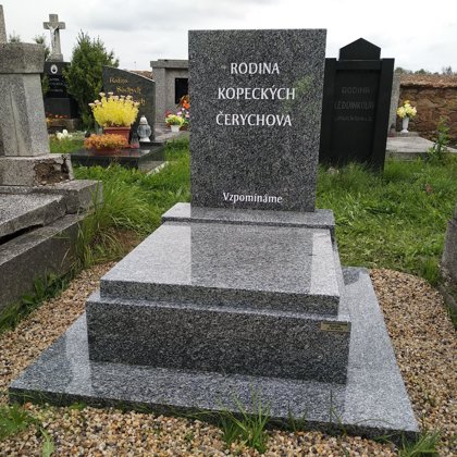 Vzor č. 41 - urnový pomník velikosti 70 x 90 Vahlovice, chodníček leštěný