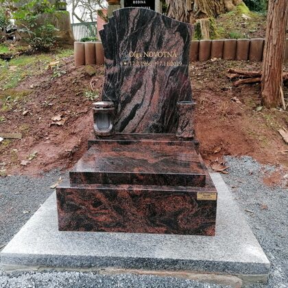 Vzor č. 63 - Urnový pomník Aruba vel. 60x70, chodníček žulový Vahlovice, neleštěný