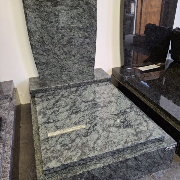 Urnový pomník 70x100cm, žula Olive Green