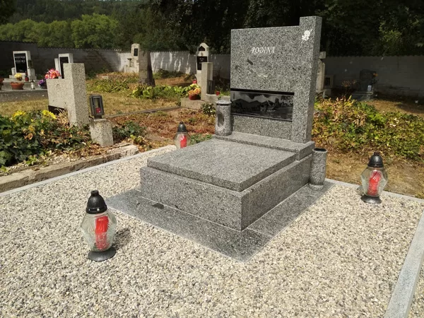 Vzor č. 4 - Urnový pomník Vahlovice se sloupkem, vel. 70x90, chodníčky a obrubníčky