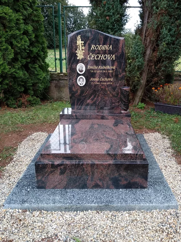 Vzor č. 42 - Pomník velikosti 70x100 mat. Aruba, leštěný chodníček Vahlovice