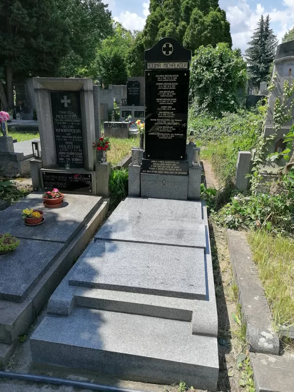 Zákrytové desky Vahlovice na původní jednohrob