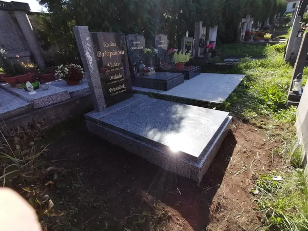Vzor č. 70 - Urnový pomník Vahlovice vel. 90 x 130, tělo Impala se sloupkem
